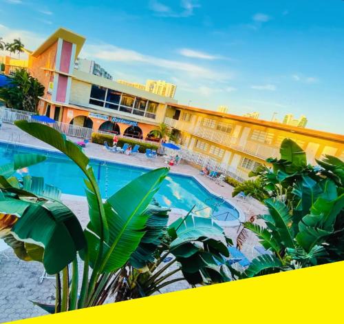 a resort with a swimming pool and a building at Bposhtels Hollywood Florida in Hollywood