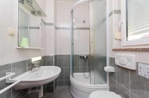 Kúpeľňa v ubytovaní Apartments Josip S