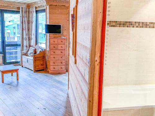 Studio lumineux rénové - Pieds des pistes - Balcon Sud - FR-1-502-383