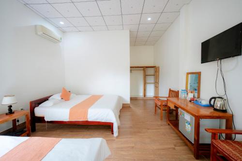 a bedroom with a bed and a flat screen tv at Thai Tan Tien Hotel in Phu Quoc