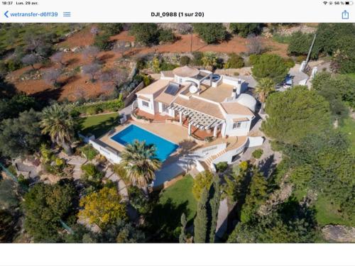 an aerial view of a house with a swimming pool at Villa Lucie vue mer avec piscine privée en Algarve.. in Faro