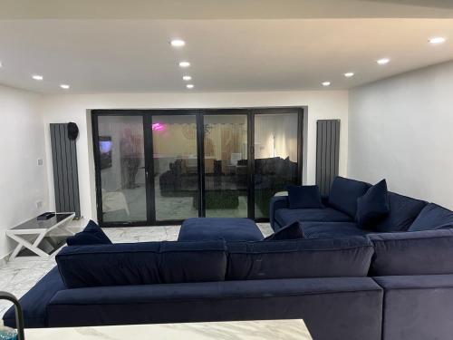Penthouse Style Luxury 2 Bedroom House has Hot-Tub, extra fees apply photo 5