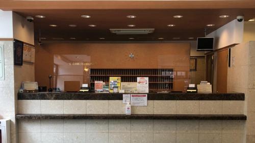 Lobi atau kawasan kaunter penerimaan di Toyoko Inn Osaka Temmabashi Otemae