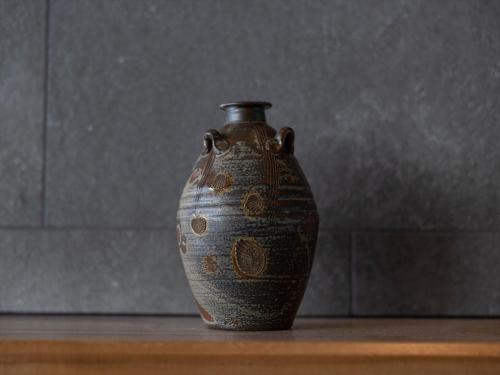 a vase sitting on top of a table at THE BLOSSOM KUMAMOTO in Kumamoto