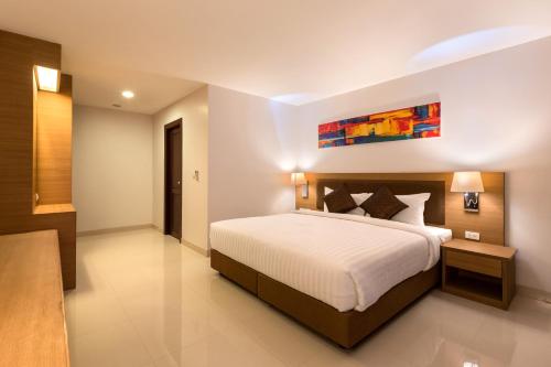 Ένα ή περισσότερα κρεβάτια σε δωμάτιο στο Riche Hua Hin Hotel - SHA Plus