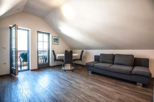 Ruang duduk di Apartments Francka