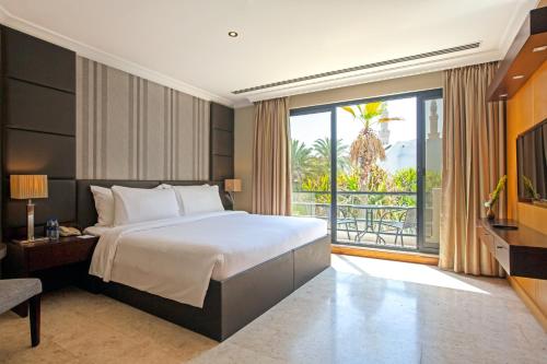 Dubai Marine Beach Resort & Spa Image