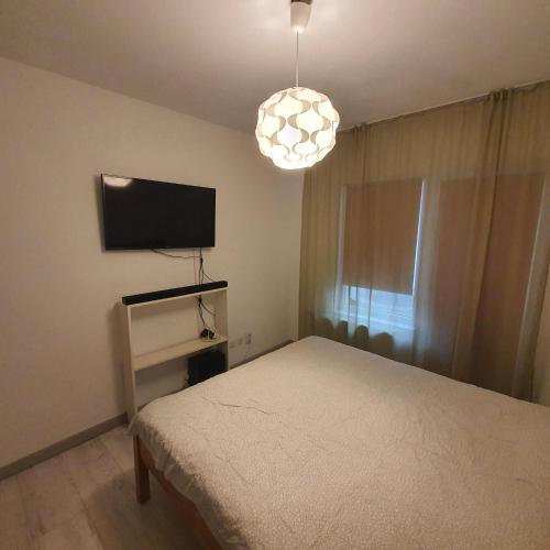 Μια τηλεόραση ή/και κέντρο ψυχαγωγίας στο Oscar's Apartment