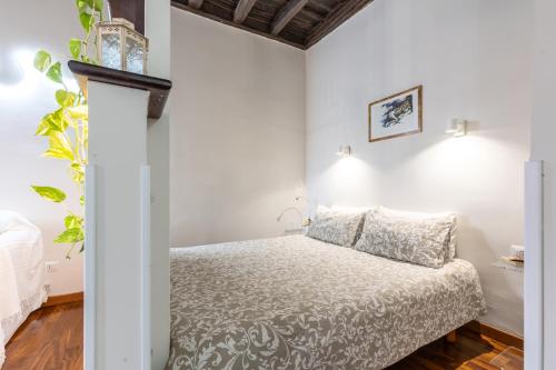Trastevere house with balcony,quiet NEW