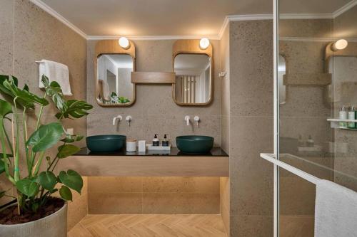 KaiZen Chania - New Central Apartment Just 350m Away With Private Jacuzzi and free parking!