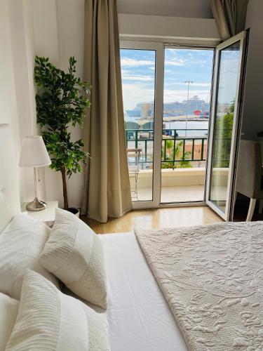 Solymar Beach Premium photo 8