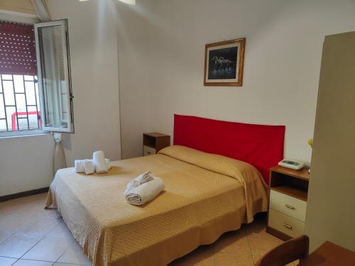 a bedroom with a bed with towels on it at Lanterna Verde in Torre Orsaia