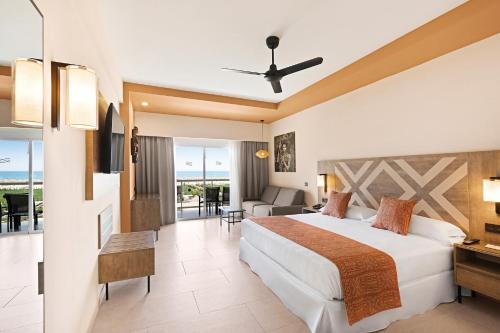 Postel nebo postele na pokoji v ubytování Hotel Riu Baobab - All Inclusive