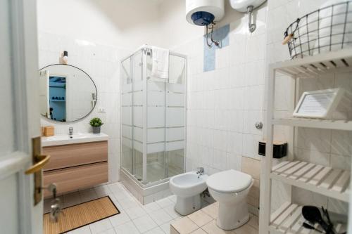 a bathroom with a toilet and a shower and a sink at Zaira b&b in Rome