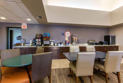a restaurant with a table and chairs and a counter at Howard Johnson by Wyndham Billings in Billings
