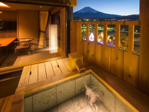 a bath tub in the middle of a house at Bessho Sasa in Fujiyoshida