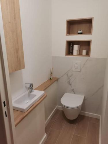 Ένα μπάνιο στο Superbe appartement neuf et moderne.