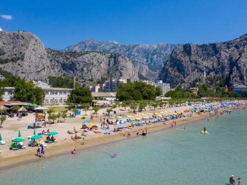 Central Apartment Boho Omis Sandy Beach