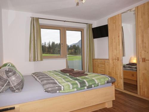 Posteľ alebo postele v izbe v ubytovaní Large holiday flat in Kaltenbach near the ski area