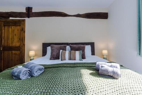 Krevet ili kreveti u jedinici u objektu Finest Retreats - Idris Barn Helm y Llwyn Barn