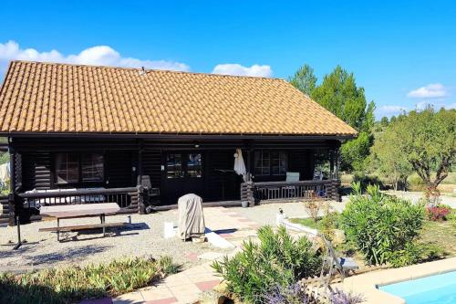 Πισίνα στο ή κοντά στο Casa De Madera, A home from home.