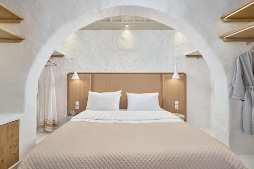 Postel nebo postele na pokoji v ubytování GrandeMar Suites