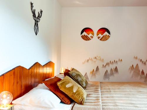 En eller flere senge i et værelse på Przystanek Góry