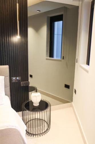 Una cama o camas en una habitación de Raam Luxury Suites