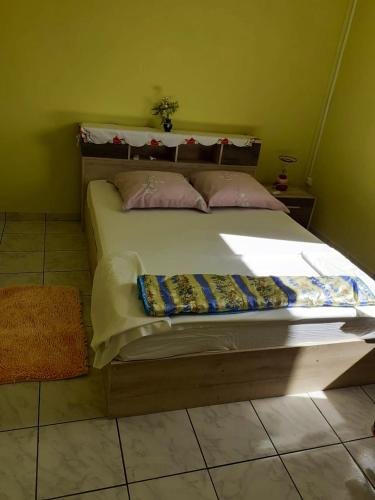 a large bed in a room with a green wall at Appartement de 2 chambres avec balcon et wifi a Sainte Marie a 6 km de la plage in Sainte-Marie