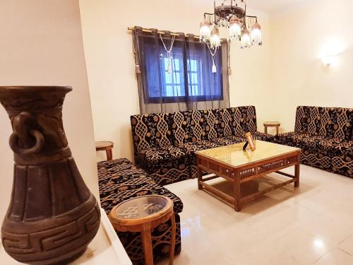 Posezení v ubytování Senmut Luxory Rooms