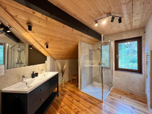 a bathroom with a sink and a shower at LES CIMES BLANCHES CLEDICIHOME Chalet 10 pers SPA & Grand terrain 4 MINUTES DES PISTES in La Bresse