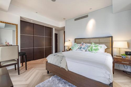 Postel nebo postele na pokoji v ubytování Daniels - Stunning Marina View Luxurious 1BR Apartment at Address Marina