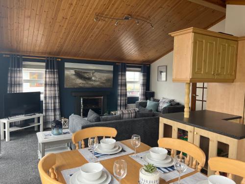 Μια τηλεόραση ή/και κέντρο ψυχαγωγίας στο Lake View Lodge