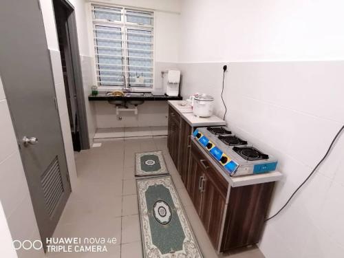 Dapur atau dapur kecil di RIZQI HOMESTAY PUTRAJAYA
