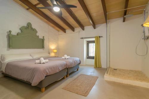 A bed or beds in a room at Son Indiot