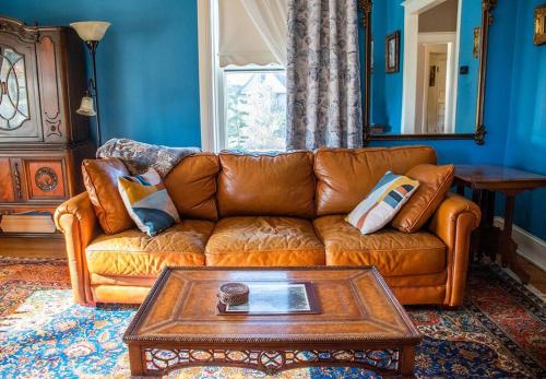 Posezení v ubytování Maple House Large Vacation Home, Sleeps 7 Pet Friendly Great Location