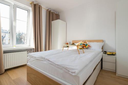 Posteľ alebo postele v izbe v ubytovaní ShortStayPoland Piekarska (B104)