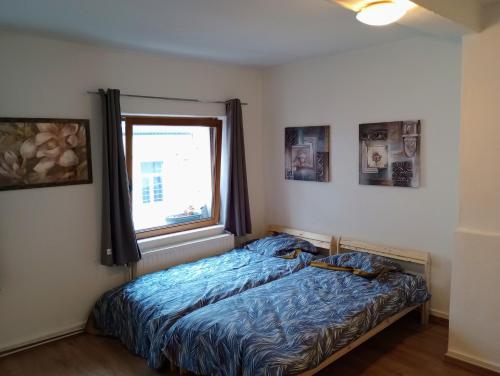 a bedroom with a bed and a window at Studio régence in Liège