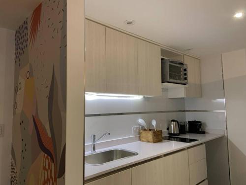 Кухня или мини-кухня в Beautiful apartment in Paseo de la Cisterna
