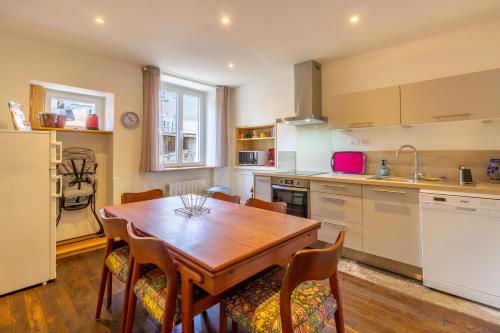 Gambar di galeri bagi Le Chardon Bleu, jardin, centre-ville, Saint-Côme-d'Olt di Saint-Côme-dʼOlt