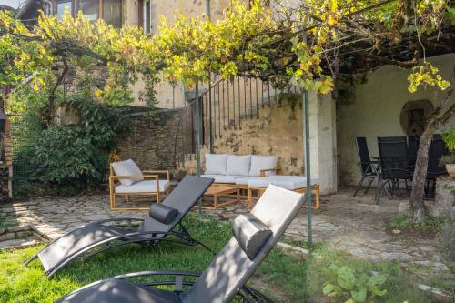 Gambar di galeri bagi Le Chardon Bleu, jardin, centre-ville, Saint-Côme-d'Olt di Saint-Côme-dʼOlt