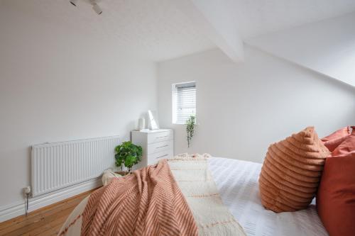 Postel nebo postele na pokoji v ubytování Charles Alexander Short Stay - Hove Suite