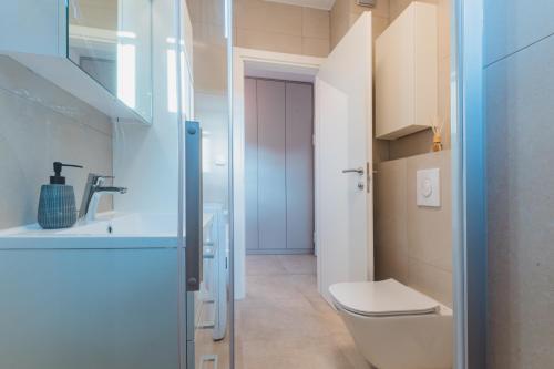 Bathroom sa Flexible SelfCheckIns 37 - Zagreb - Parking - Loggia - New - Luxury