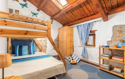 מיטה או מיטות בחדר ב-Beautiful Home In Bale With Kitchen