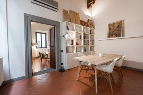 Porta Rossa Modern by Mmega