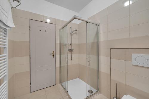Un baño de Hotel Nelly Kellys