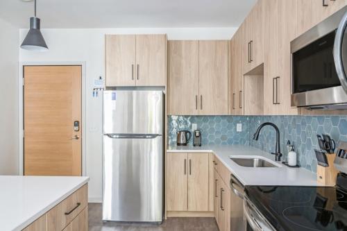 Kuchyň nebo kuchyňský kout v ubytování Kasa Bryn Mawr Minneapolis