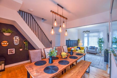 Foto Modernistic 4-bedroom home close to City Centre 1
