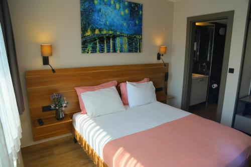 Postel nebo postele na pokoji v ubytování Şenyıldız Hotel