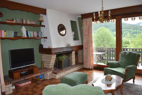 "Chez Vivi" logement 7 p classé 3 étoiles dans une belle maison au calme avec grande terrasse, balcon indépendant et wifi gratuite